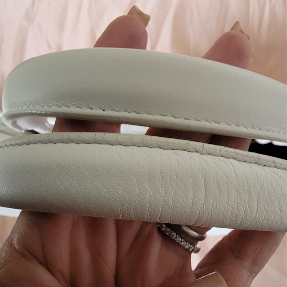 BALLY Manuela Diamond Quilted Handbag White Leather with Logo Tassel Charm - Picture 10 of 16